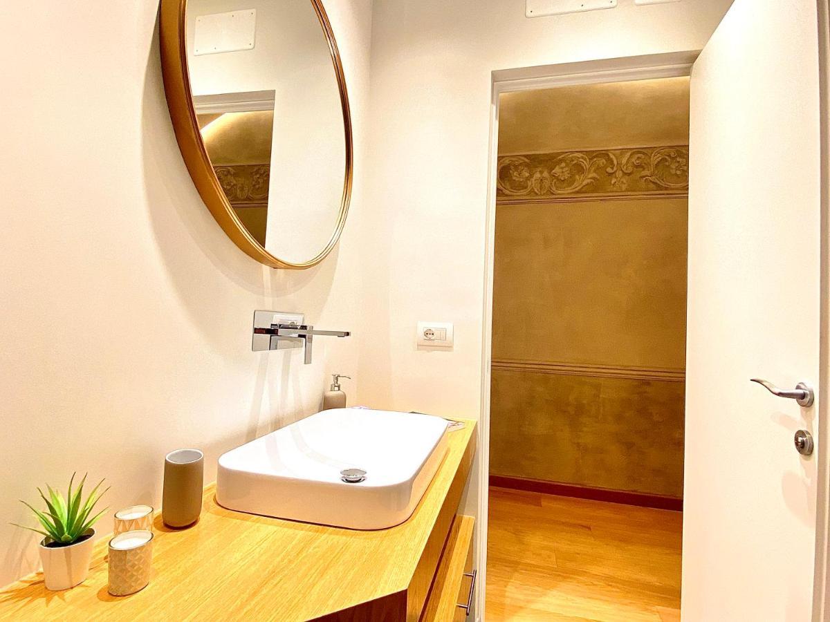 Amazing San Lorenzo 19, Rolli Palace Unesco - Stunning View Overlooking The Cathedral - Free Private Parking- Genoa Luaran gambar